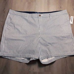 Old Navy Striped Short - size 20